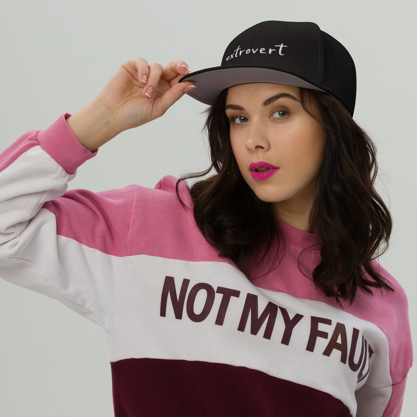 Embroidered snapback cap "extrovert"